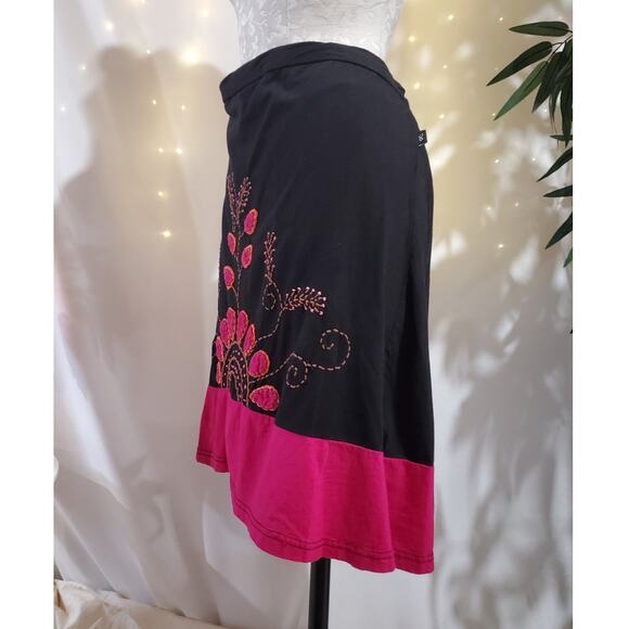 Leopards & Roses Embroidered Floral Pull On Skirt Size M Folk Cottage Boho Nepal - Picture 3 of 6